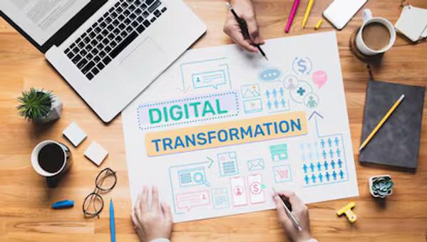 Equip de treball col·laborant en el procés de transformació digital i desenvolupament de programari a mida per a empreses.