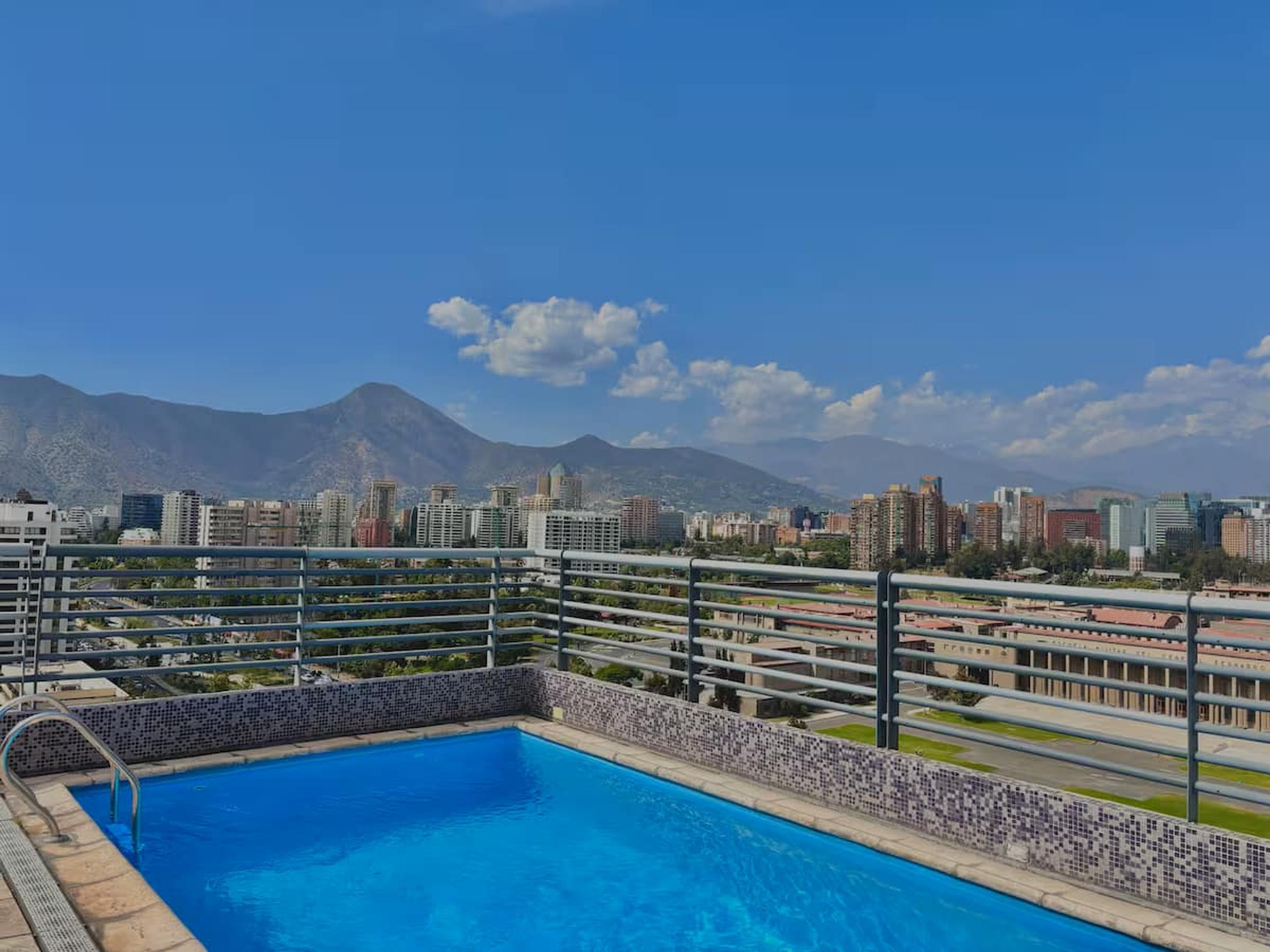 Piscina en la azotea, a pasos del metro El Golf