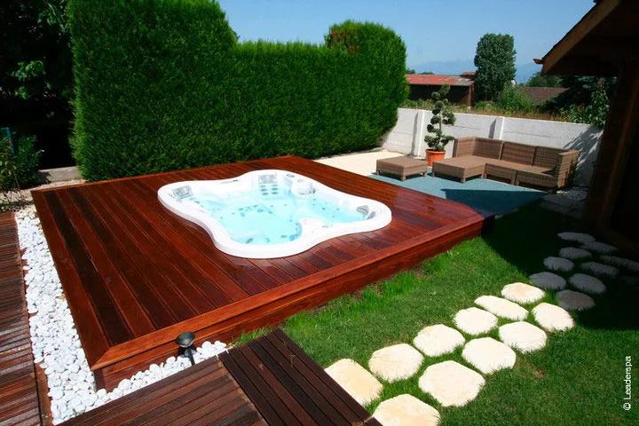 Upscale Hot Tub and Patio Furniture in a Backyard | Patio Life