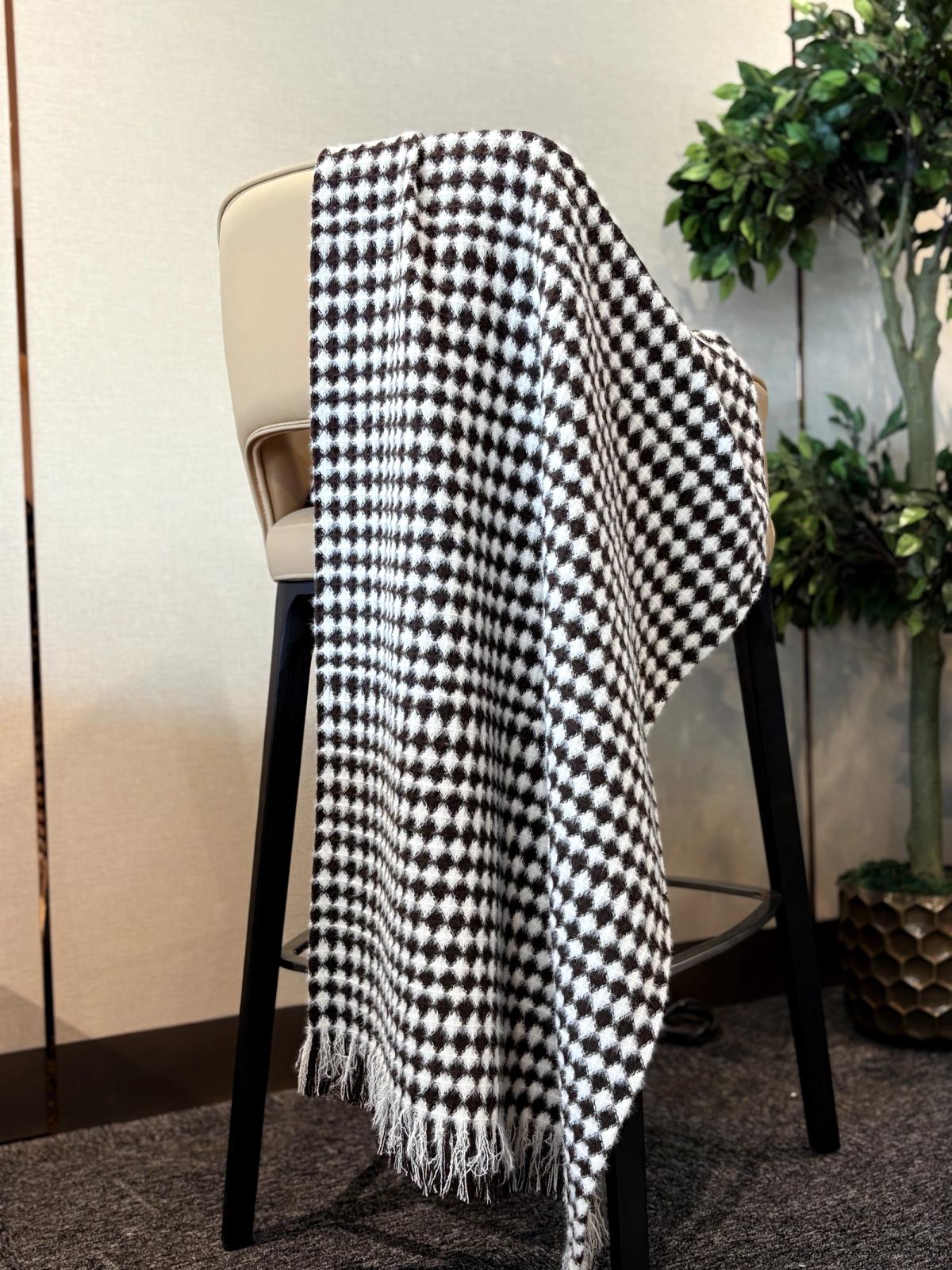 Black & Cream Houndstooth Throw with Tassel Fringe