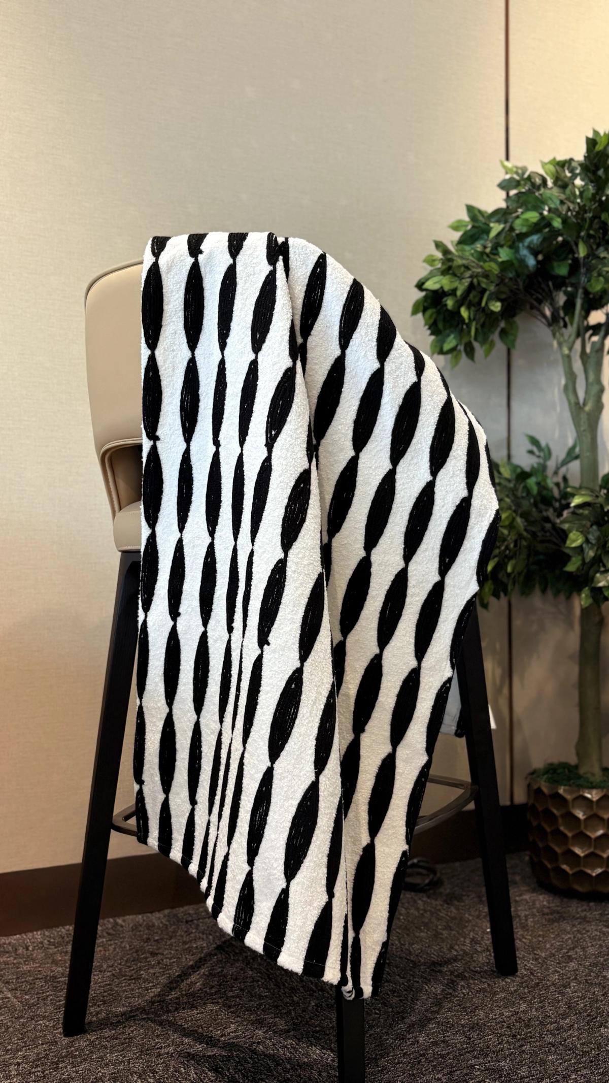 Black & Cream Geometric Wave Throw