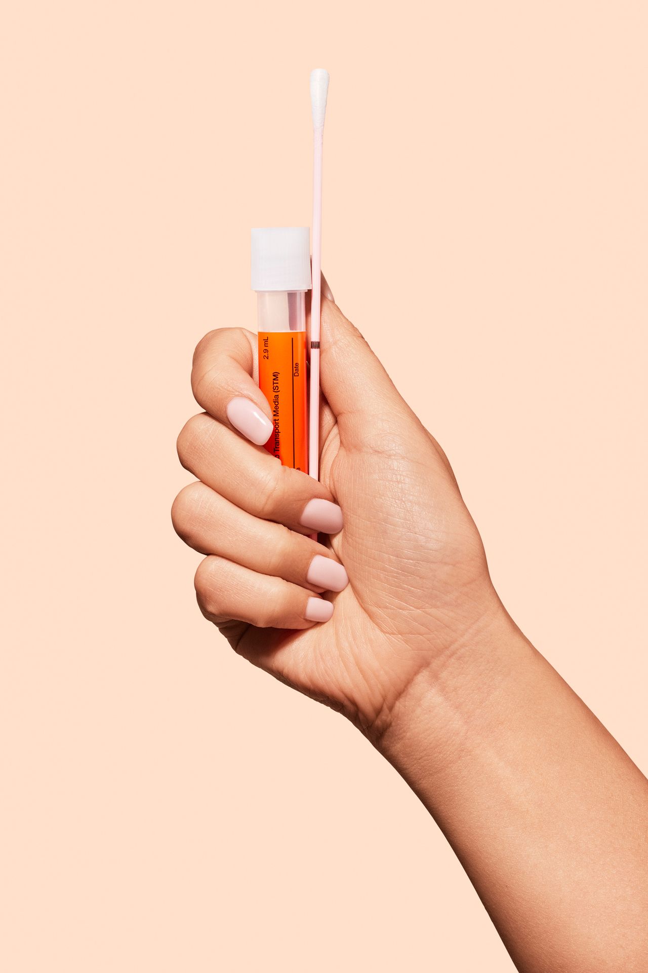 Bilde av hånd som holder vaginal prøve for klamydia