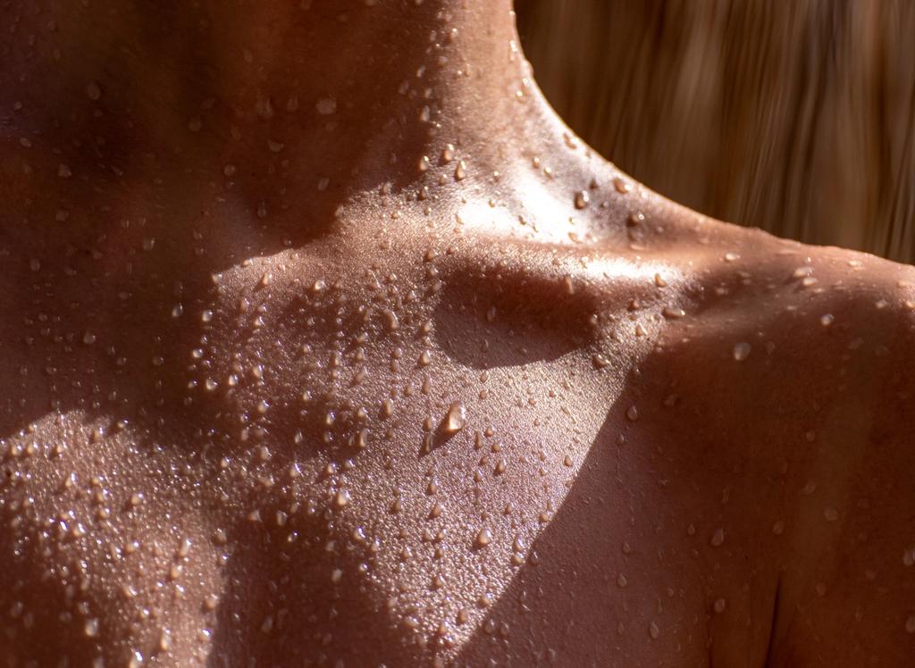 solbrun hud med vanndråper