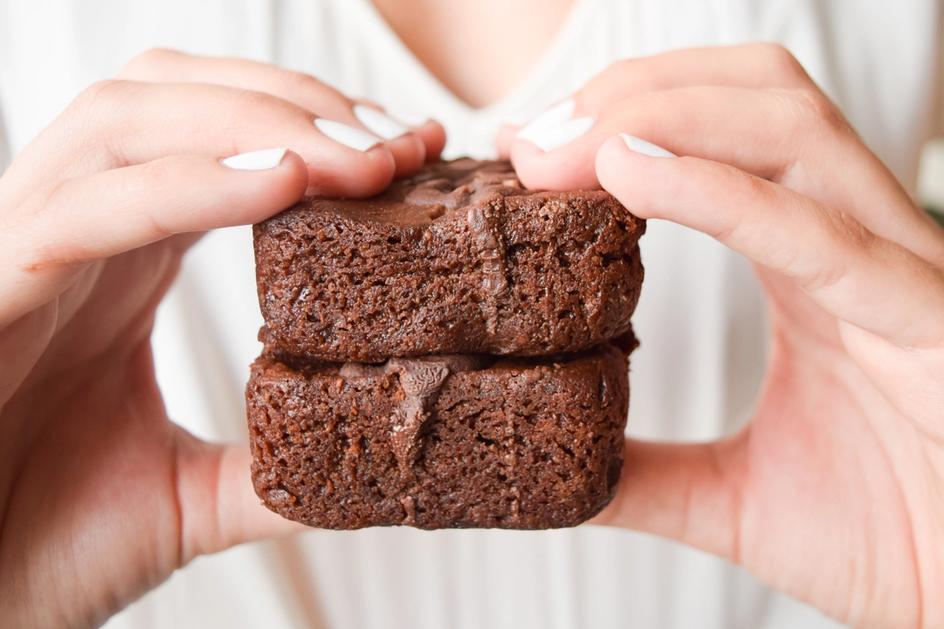 søtsug, holder to brownies