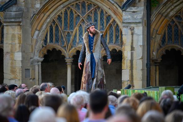 image-16160838a916e50e45918fd27760bd0298fd51b6-586x390-jpg