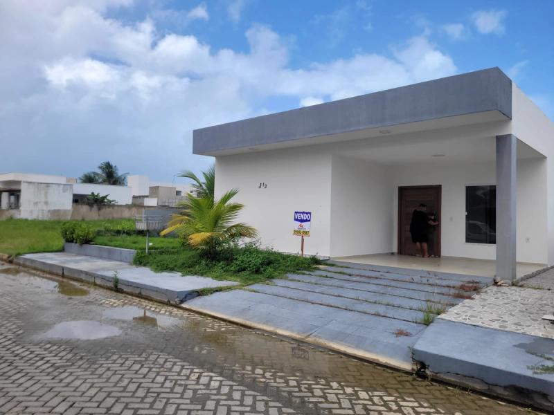 Casa no litoral norte dentro do condominio
