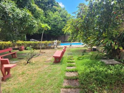 Casa com piscina, grande área verde - Imagem 3