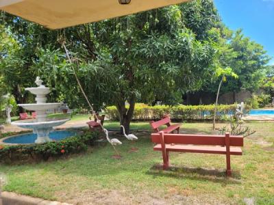 Casa com piscina, grande área verde - Imagem 5