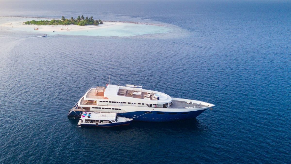 Big Luxury Yacht 