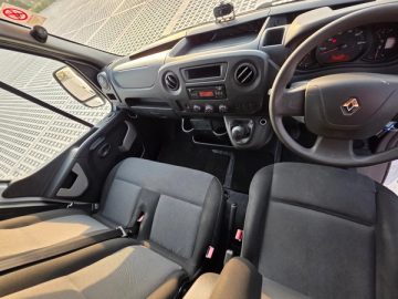 Renault Master 2019. Image 8 of 12