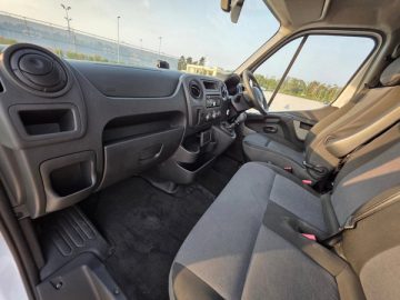 Renault Master 2019. Image 10 of 12