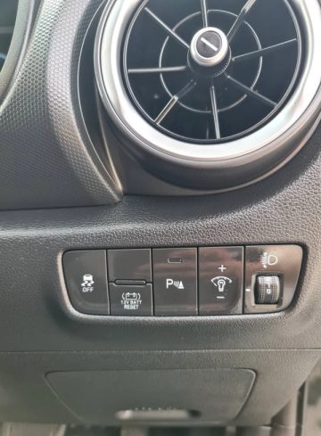 Hyundai Kona Hybrid 2022. Image 13 of 16