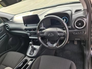 Hyundai Kona Hybrid 2022. Image 10 of 16
