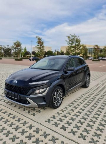 Hyundai Kona Hybrid 2022. Image 3 of 16