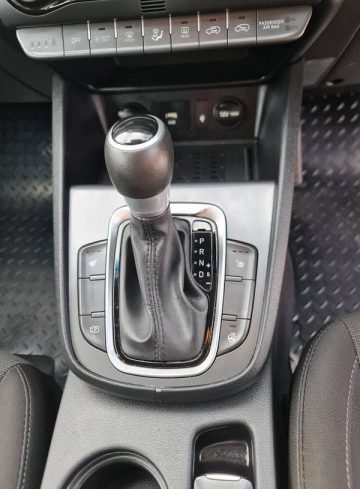 Hyundai Kona Hybrid 2022. Image 12 of 16