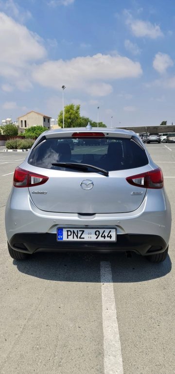 Mazda hatchback — εκκρεμεί ταυτοποίηση μοντέλου και έτους. Εικόνα 4 από 6