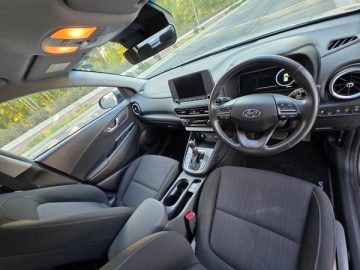 Hyundai Kona Hybrid 2022. Image 9 of 12