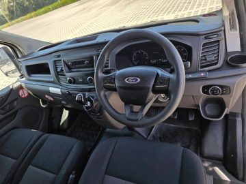 Ford Transit Custom 2018. Image 8 of 12