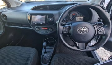 Toyota Vitz Hybrid 2017. Image 9 of 12