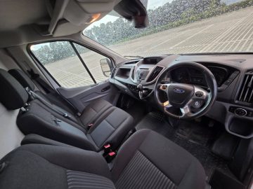 Ford Transit 2018. Image 9 of 15