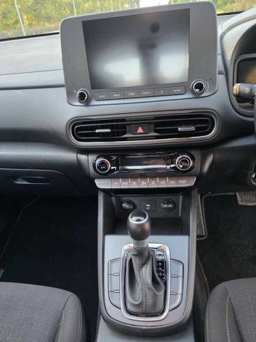 Hyundai Kona Hybrid 2022. Image 8 of 12