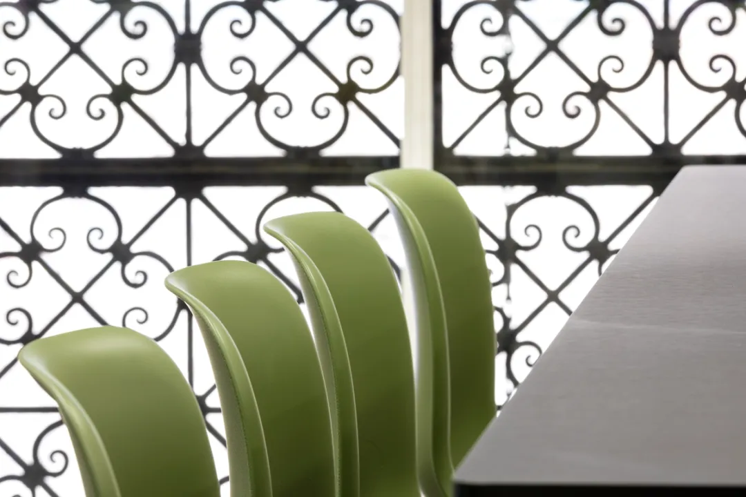 details of chairs and iron partition ornament