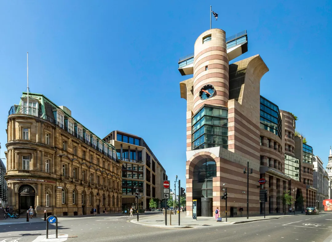 Elevation photograph of One Poultry