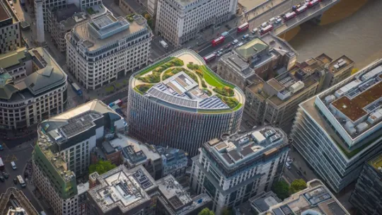 Aerial view of 33 King William Street with traffic on bridge over thames