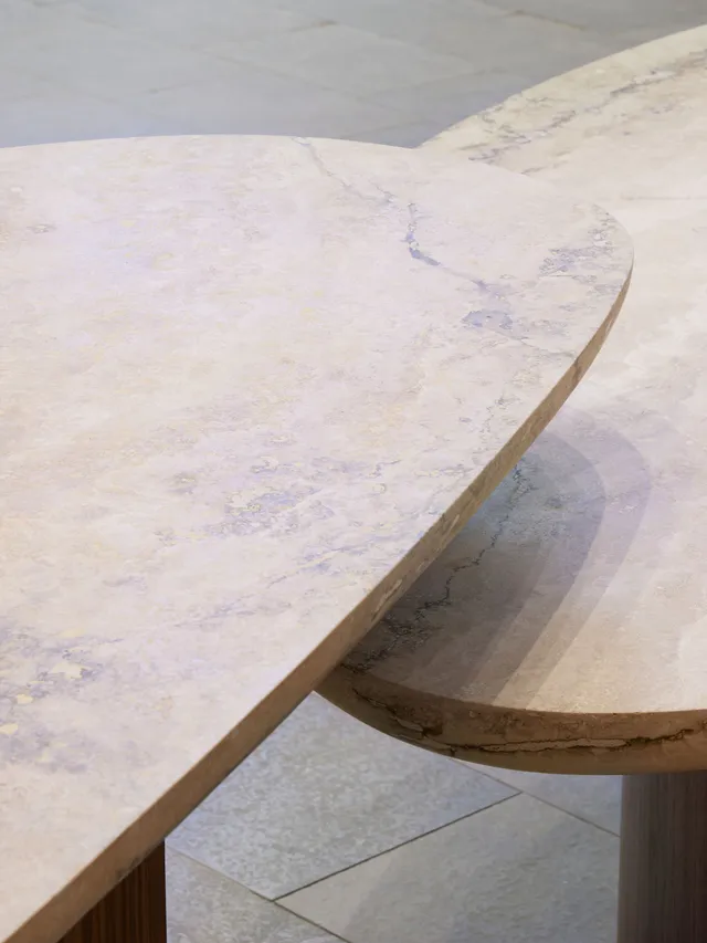 Traventine desk