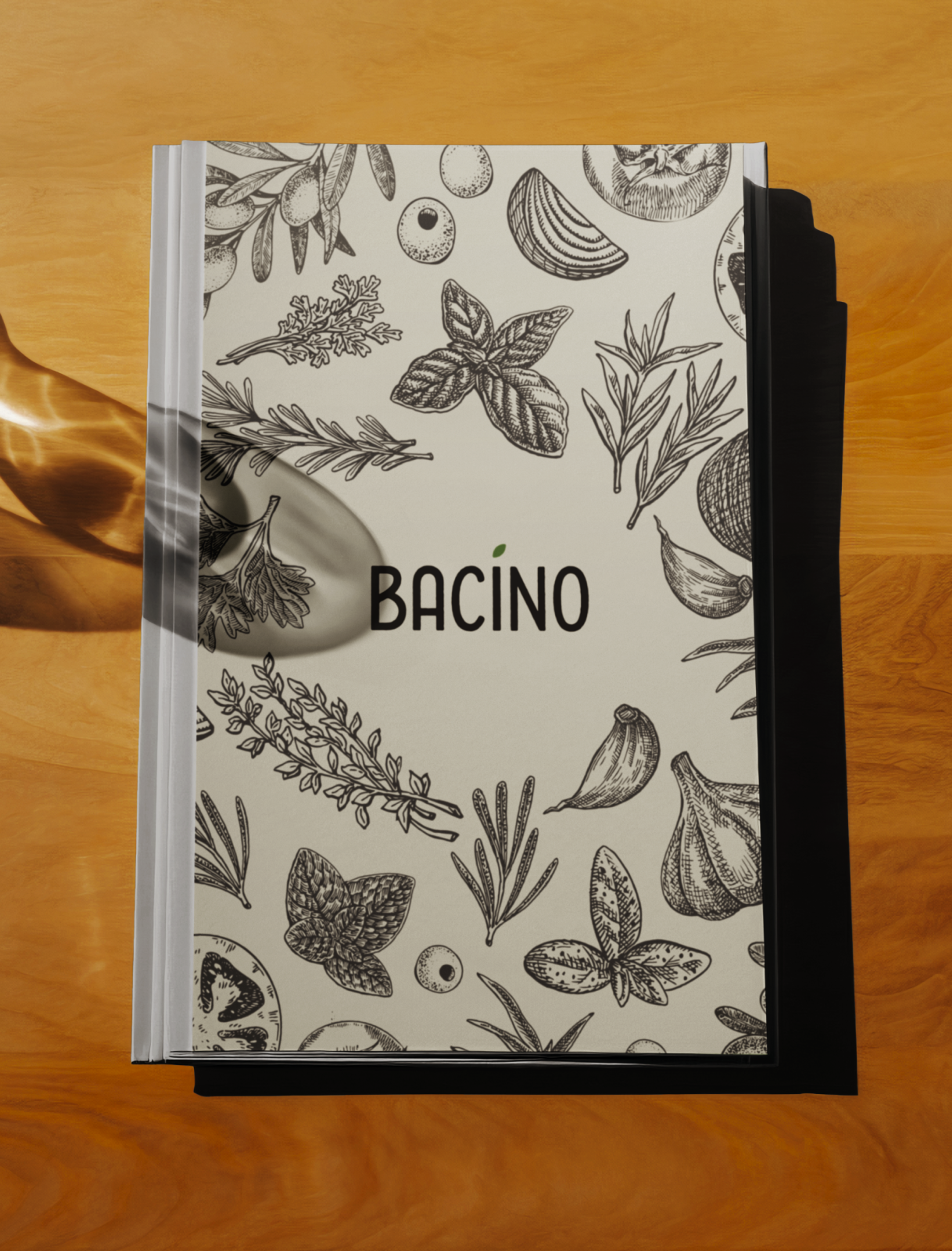Speisekarte von Bacino im Großformat mit mediterranen Illustrationen und klarer Typografie auf einem eleganten Holztisch.