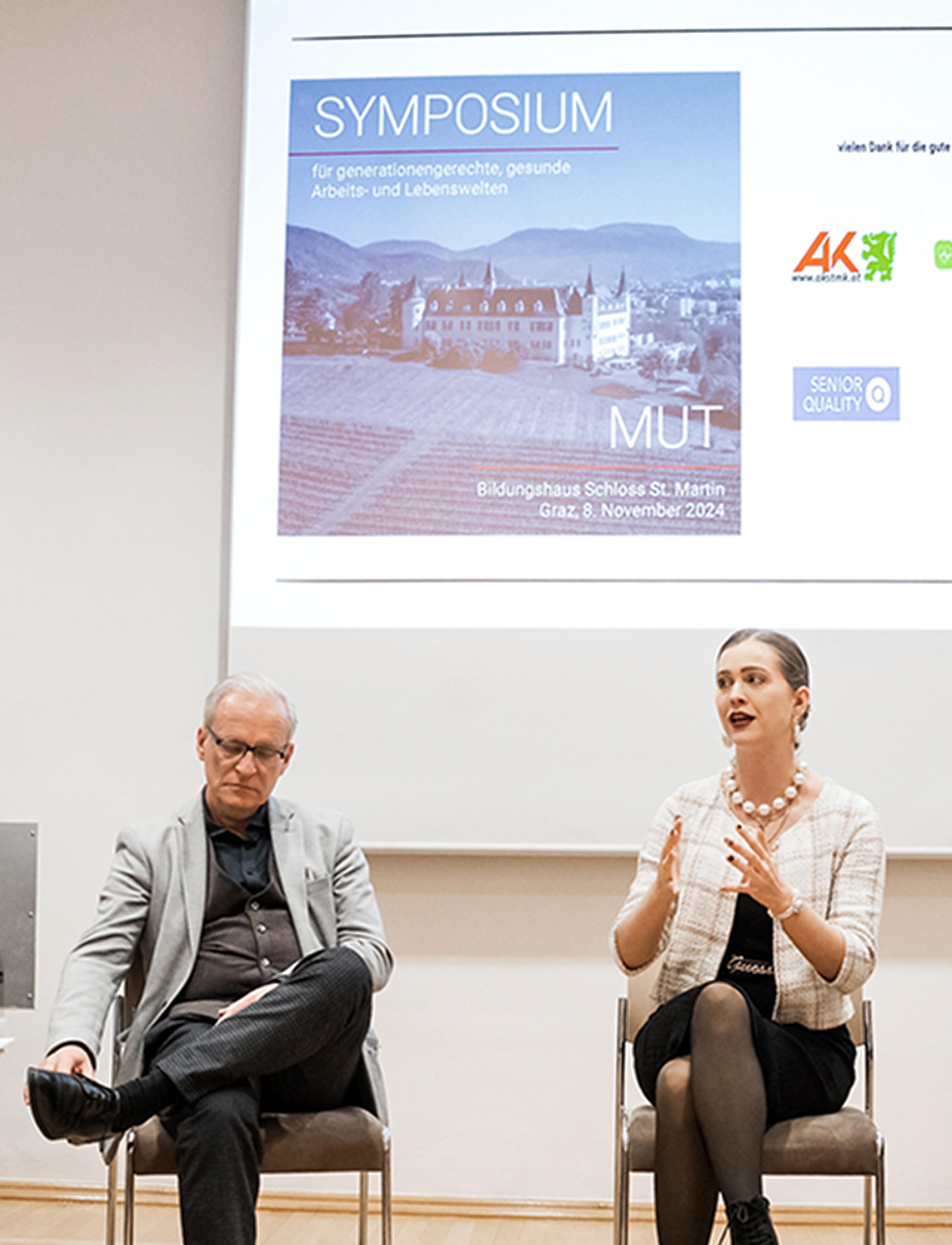 Business Doctors, Symposium für Burnout Prävention. Beatrice Siegl - Mitgründerin der Unerwartet Branding und Design Agentur - spricht am Podium des Symposiums für Burnout Prävention, organisiert von den Business Doctors unter Michael Kornhäusel, 2024.