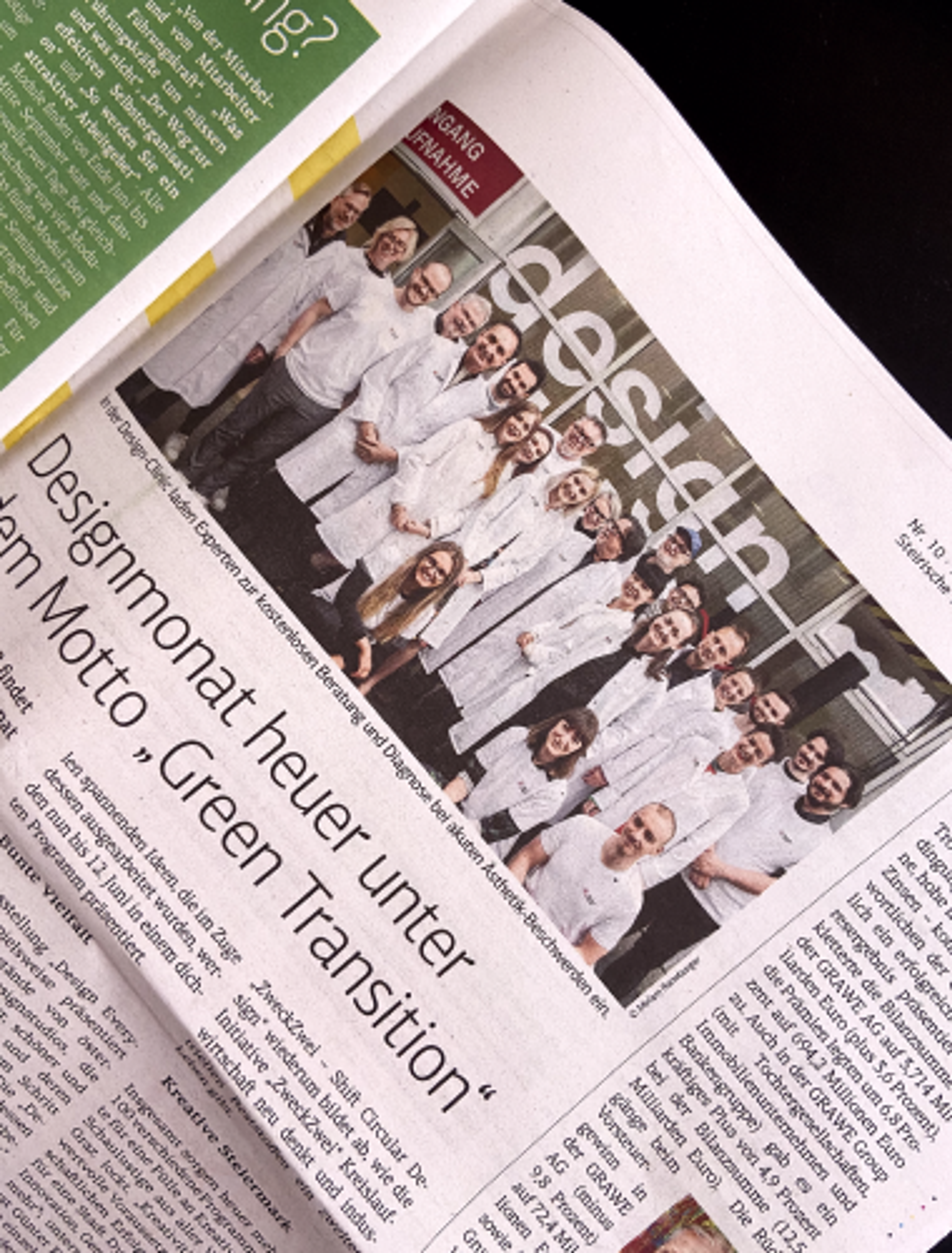 Unerwartet Design als Teil der "design clinic" Aktion - Artikel in der Zeitung mit Gruppenbild aller teilnehmenden Designer:innen. Eine Initiative der Creative Industries Styria.