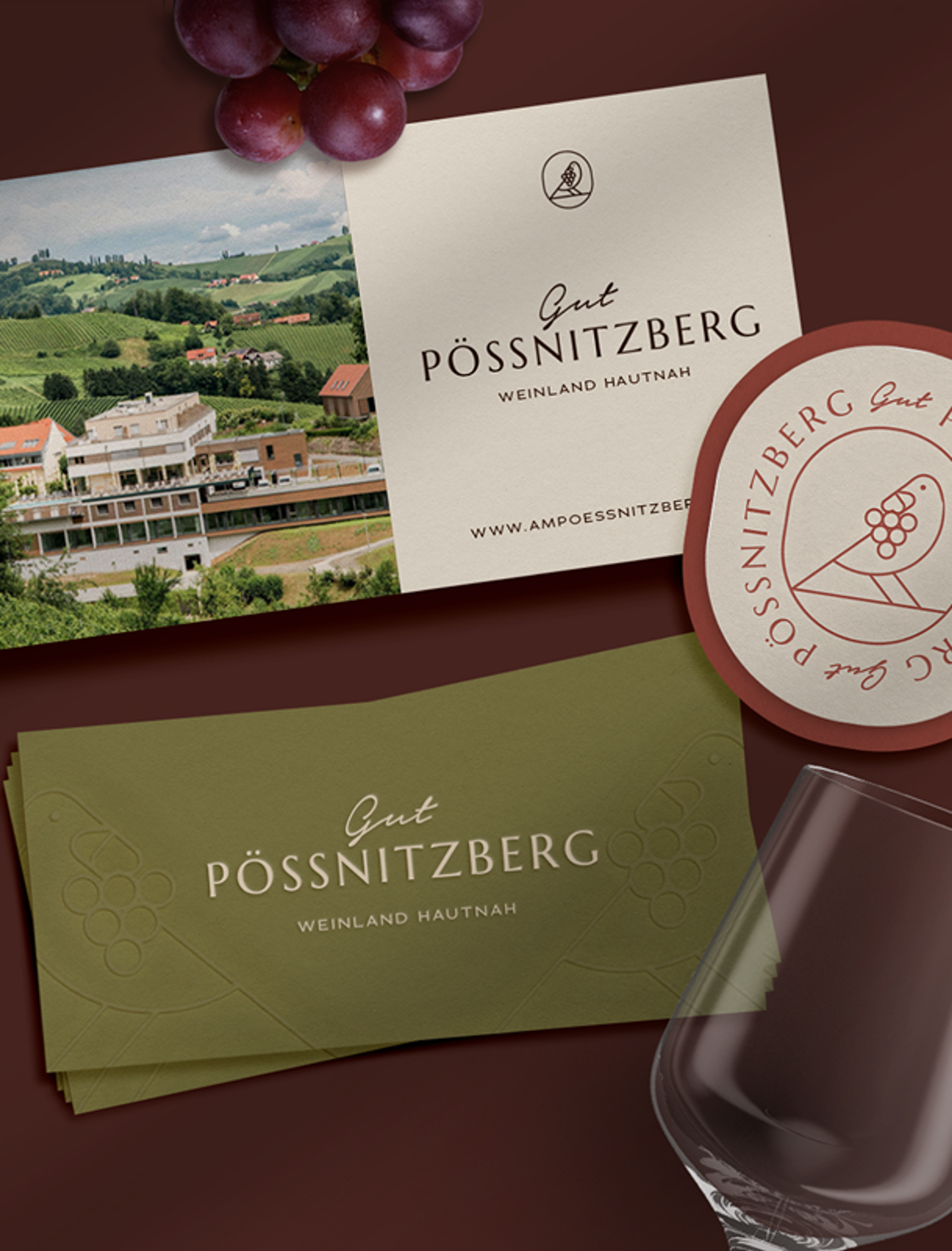 Postkarten und Einladung mit Verpackungsdesign und Logo Design für das Weingut Gut Pössnitzberg, gestaltet von Unerwartet Design