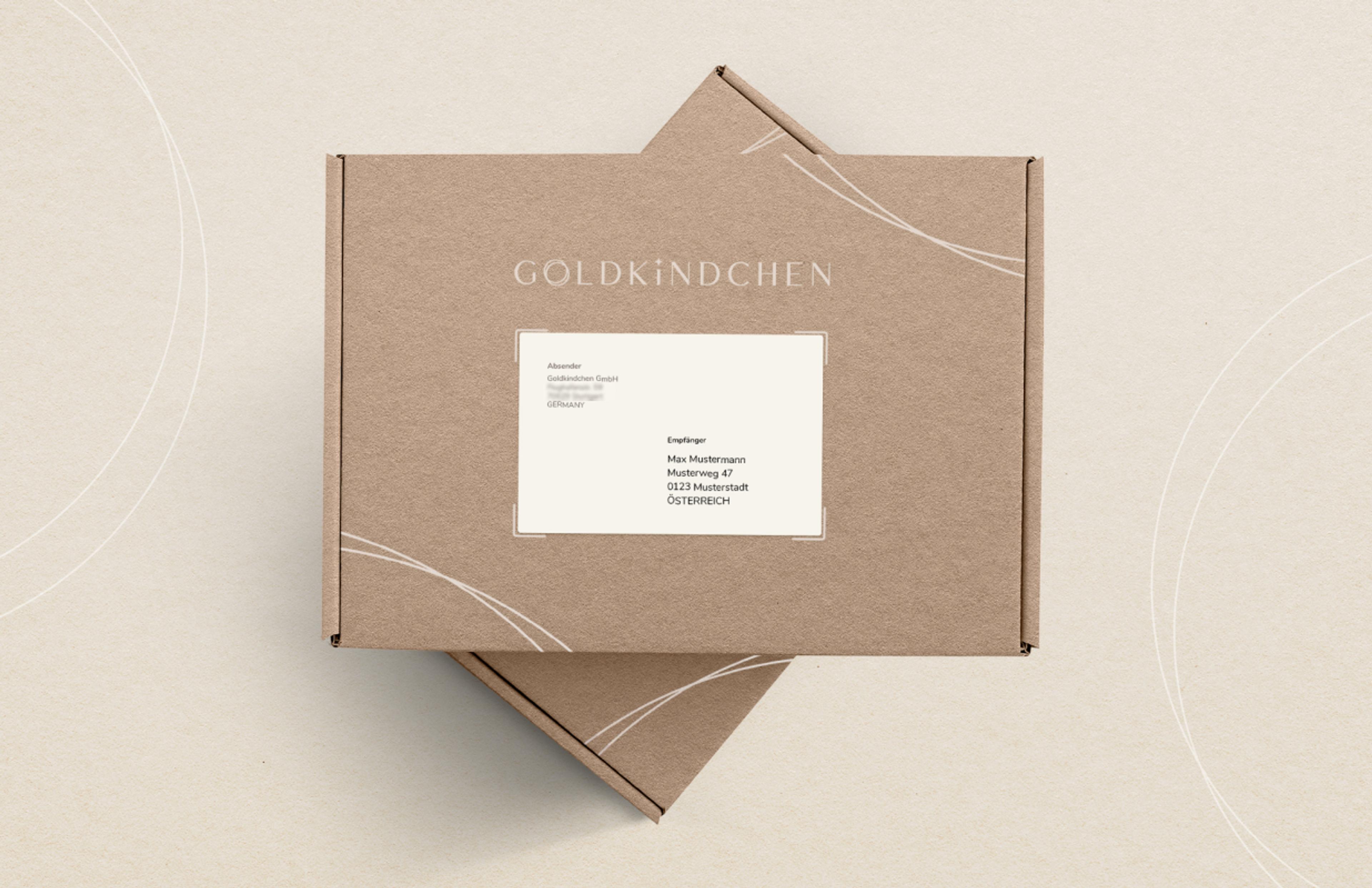 Goldkindchen in Bewegung: Die Pakete gehen auf den Weg – ein Blick hinter die Kulissen der Marke. Storytelling & Transparenz, die Nähe zur Community schafft von Unerwartet Design