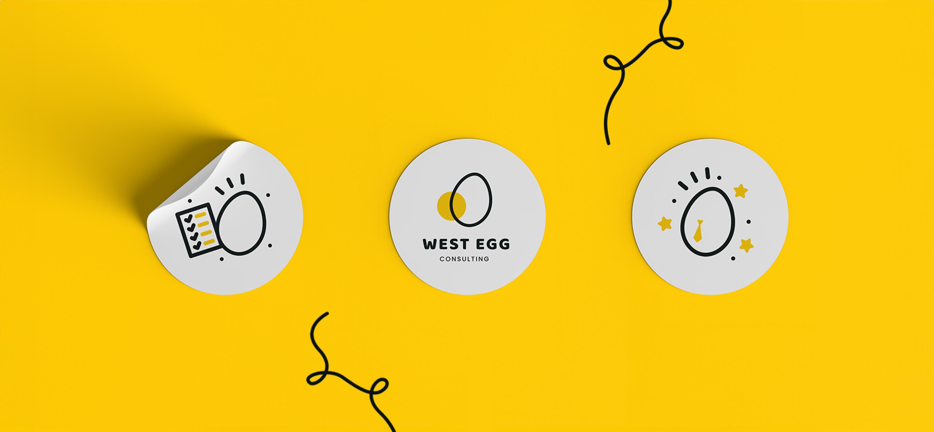Runde Sticker mit West Egg Consulting Branding auf gelbem Hintergrund – Drei runde Sticker mit verschiedenen minimalistischen Eier-Illustrationen und Symbolen für Strategie, Erfolg und Wachstum. Der gelbe Hintergrund sorgt für einen auffälligen Kontrast.