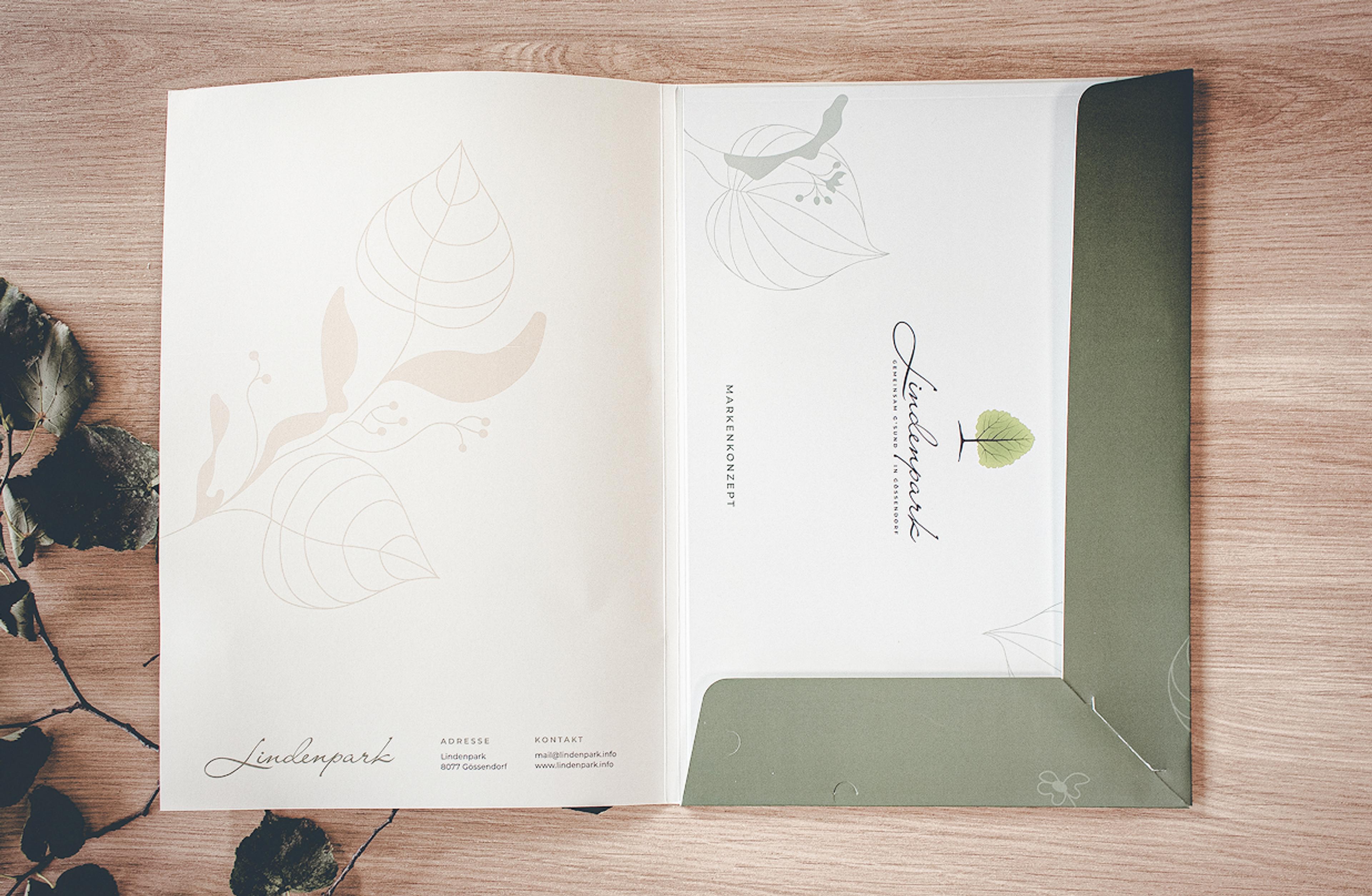 Logo & Grundkonzept BUCHER BRAND MARKETING e.U. Brand Book (Brand Guidelines) für den Lindenpark, integriert in ein Magazin, gestaltet von Unerwartet Design.