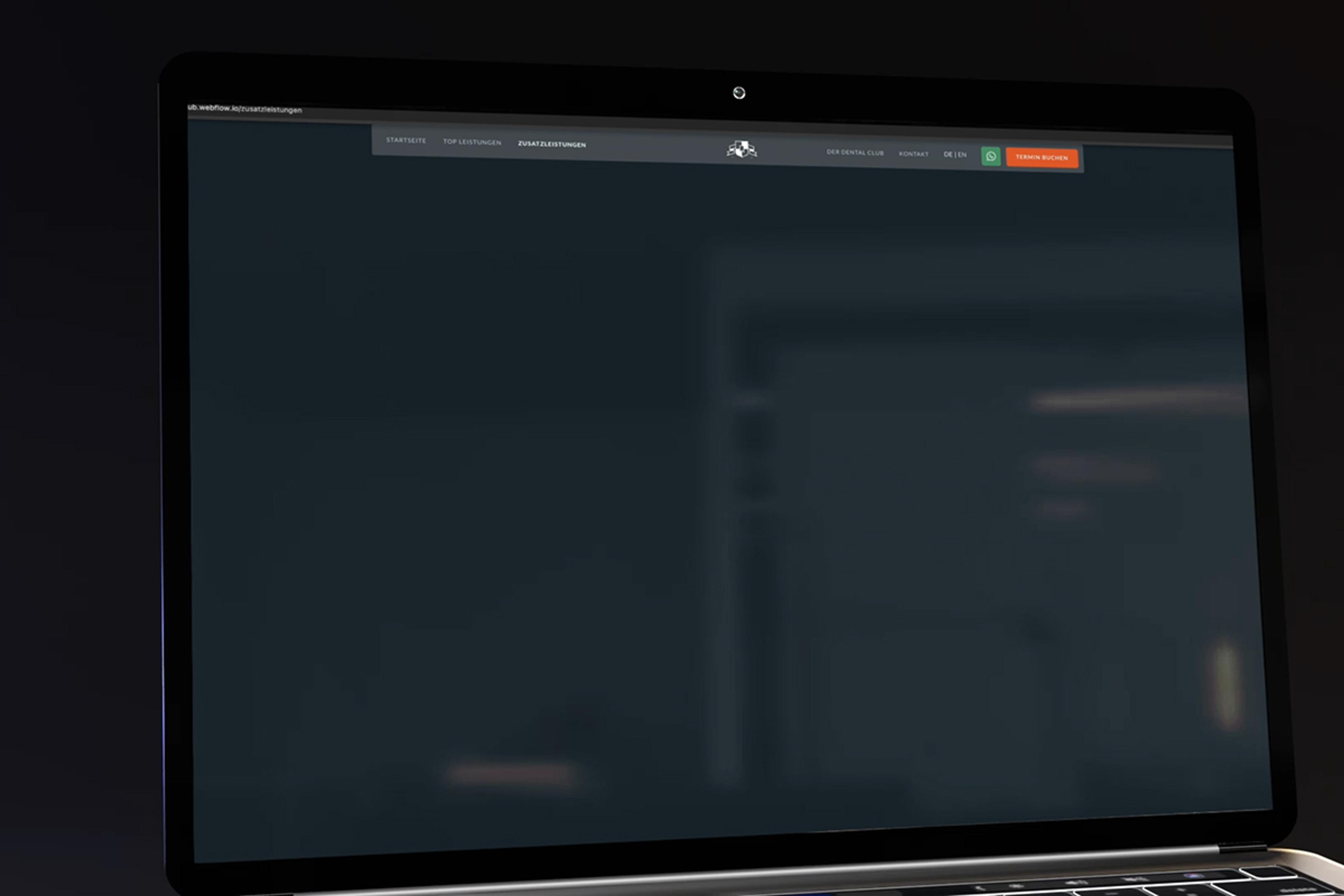 Laptop zeigt die Services auf der Webseite von Dental Club, gestaltet von Unerwartet Design