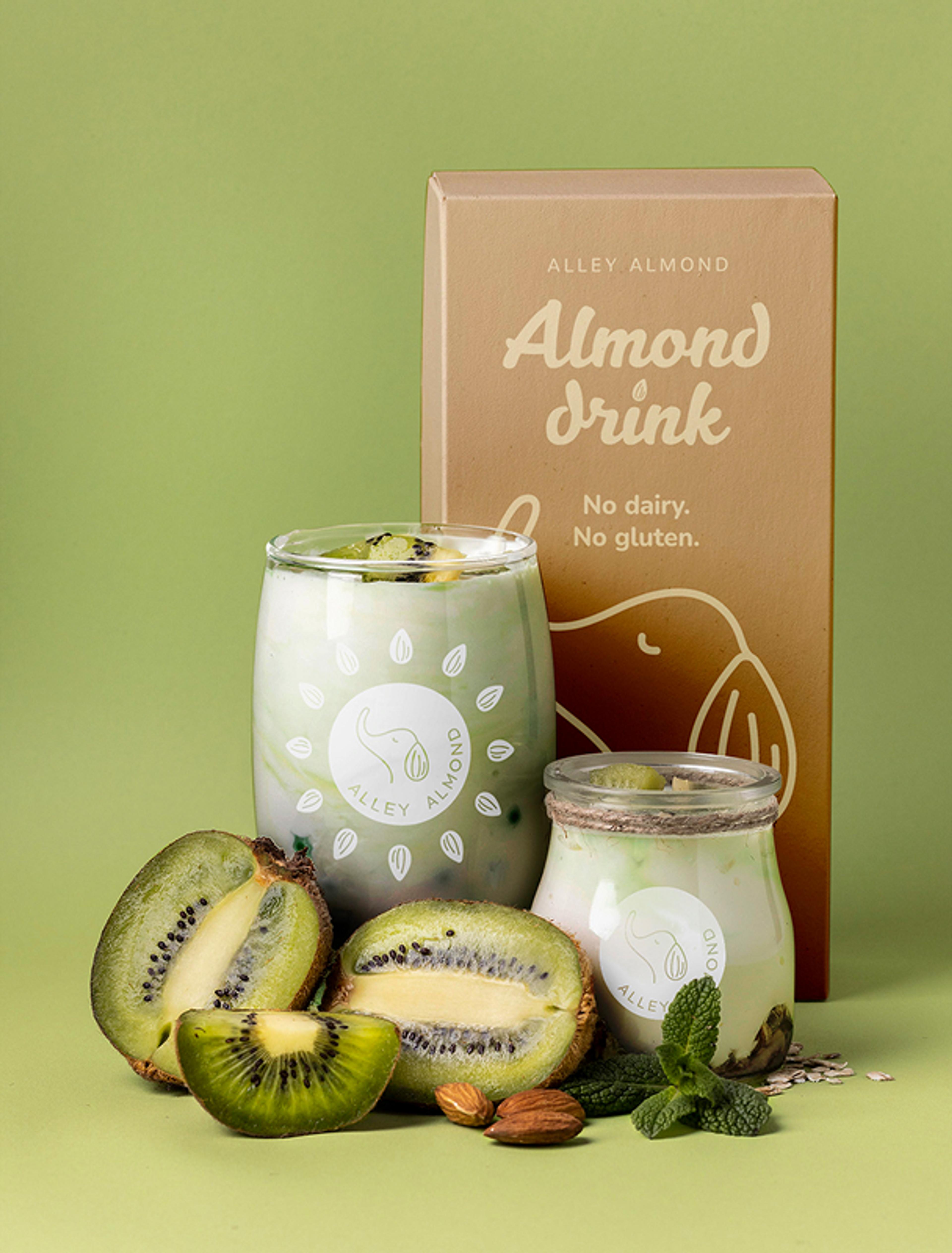 Alley Almond Mandeldrink mit Kiwi Pfefferminze Stücke und Boba Drink