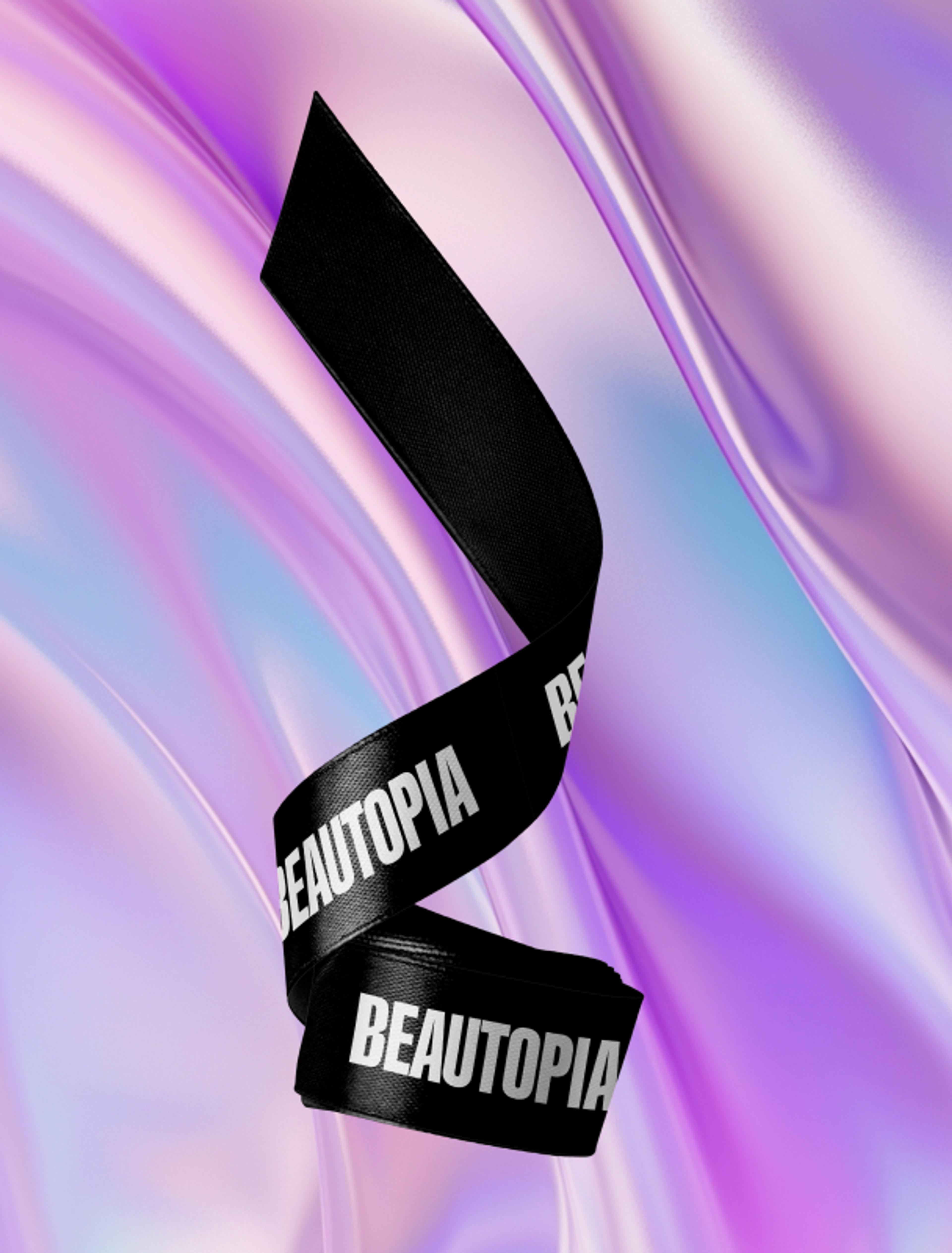 Schwarzes Satinband mit dem Schriftzug „Beautopia“ vor einem fließenden, pastellfarbenen Hintergrund – Branding-Element von Unerwartet Design für die Beautopia Convention 2021.