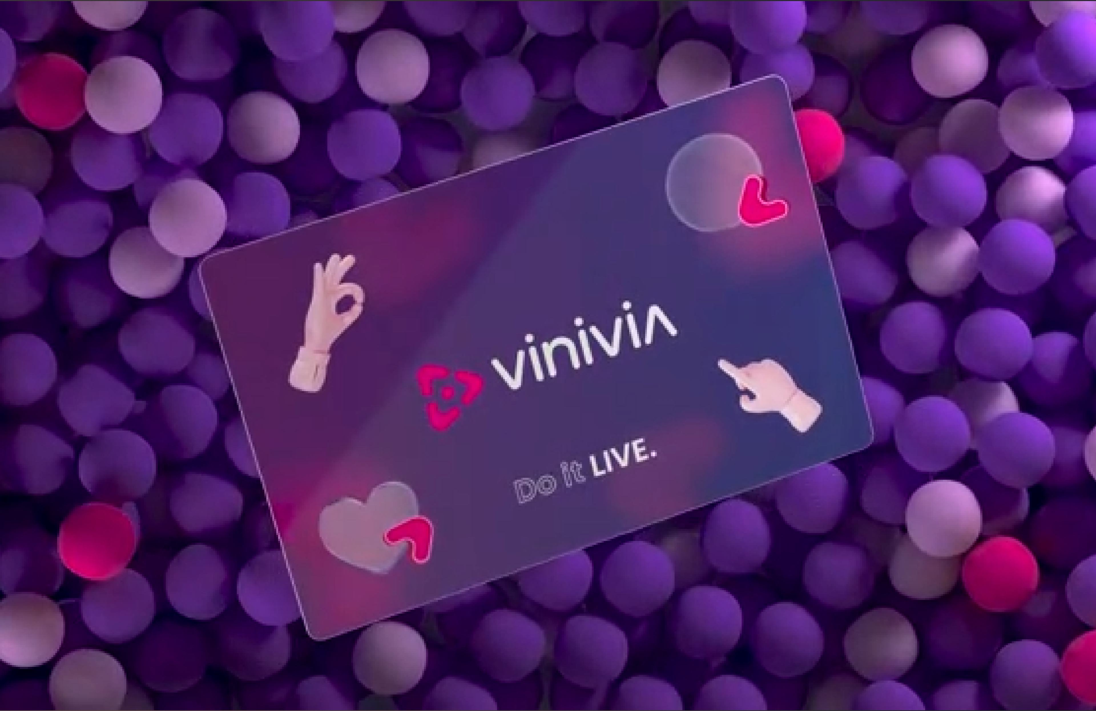 Lila und pinke Bälle in verschiedenen Farbtönen, repräsentativ für Vinivia's dynamisches und lebendiges Markenbild - Unerwartet Design