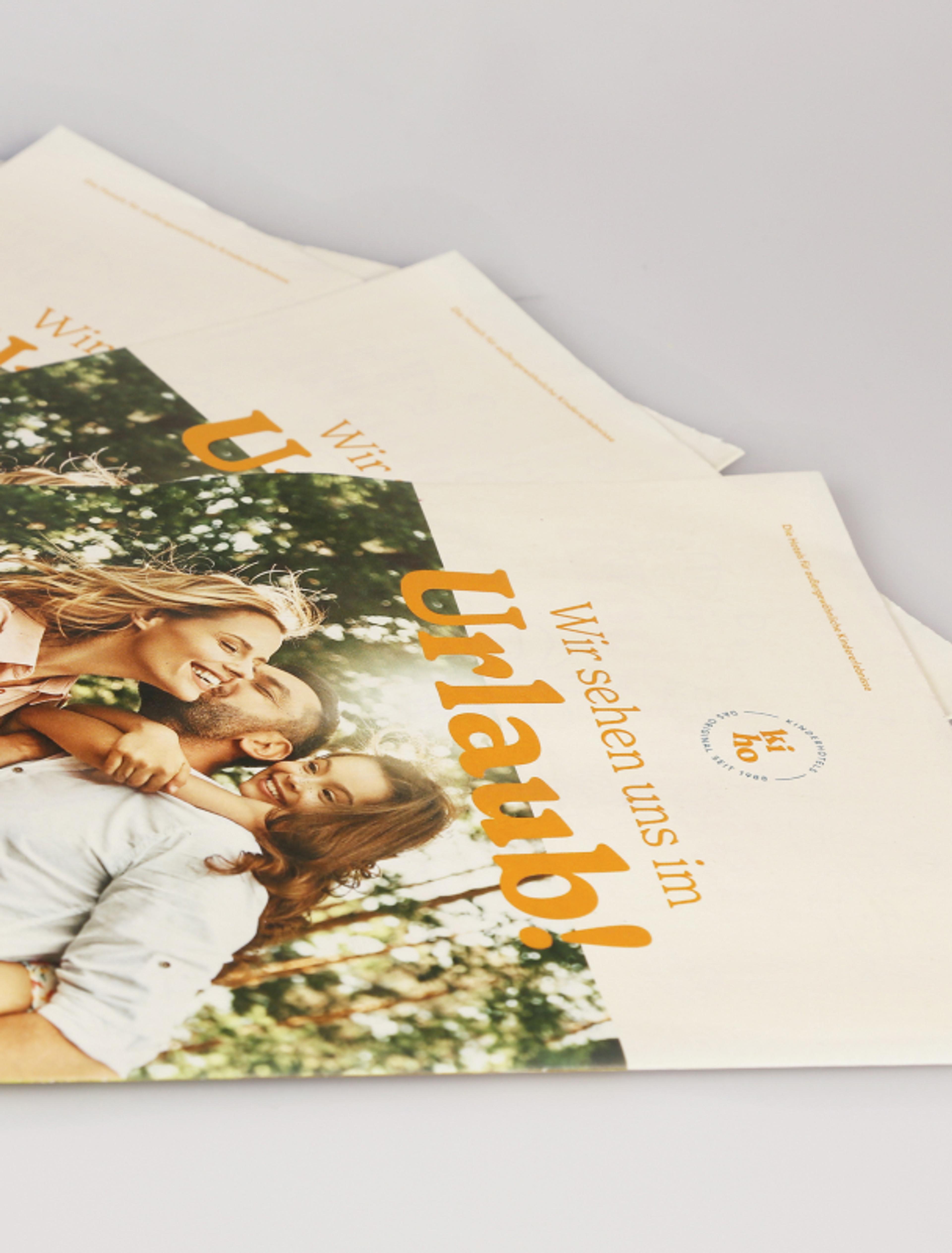 Rückseite der Kinderhotels Sommerbroschüre, gestaltet von Unerwartet Design und Zeitgeist, mit Fokus auf Tradition und Qualität.