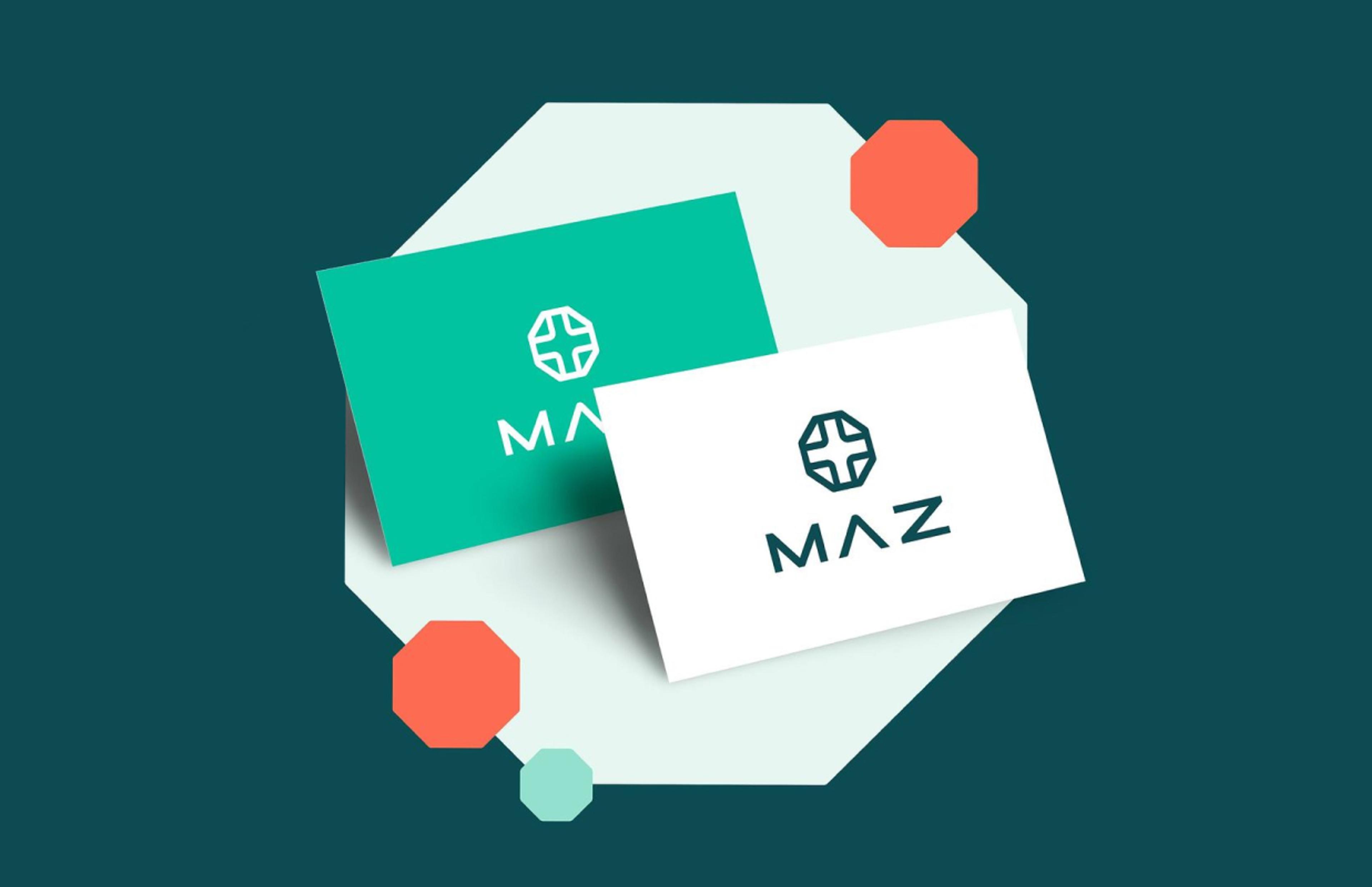 Zwei Visitenkarten mit dem MAZ-Logo, eine in Weiß und eine in Türkis. Professionelles Corporate Design & Markenidentität für medizinische Ausbildungen.