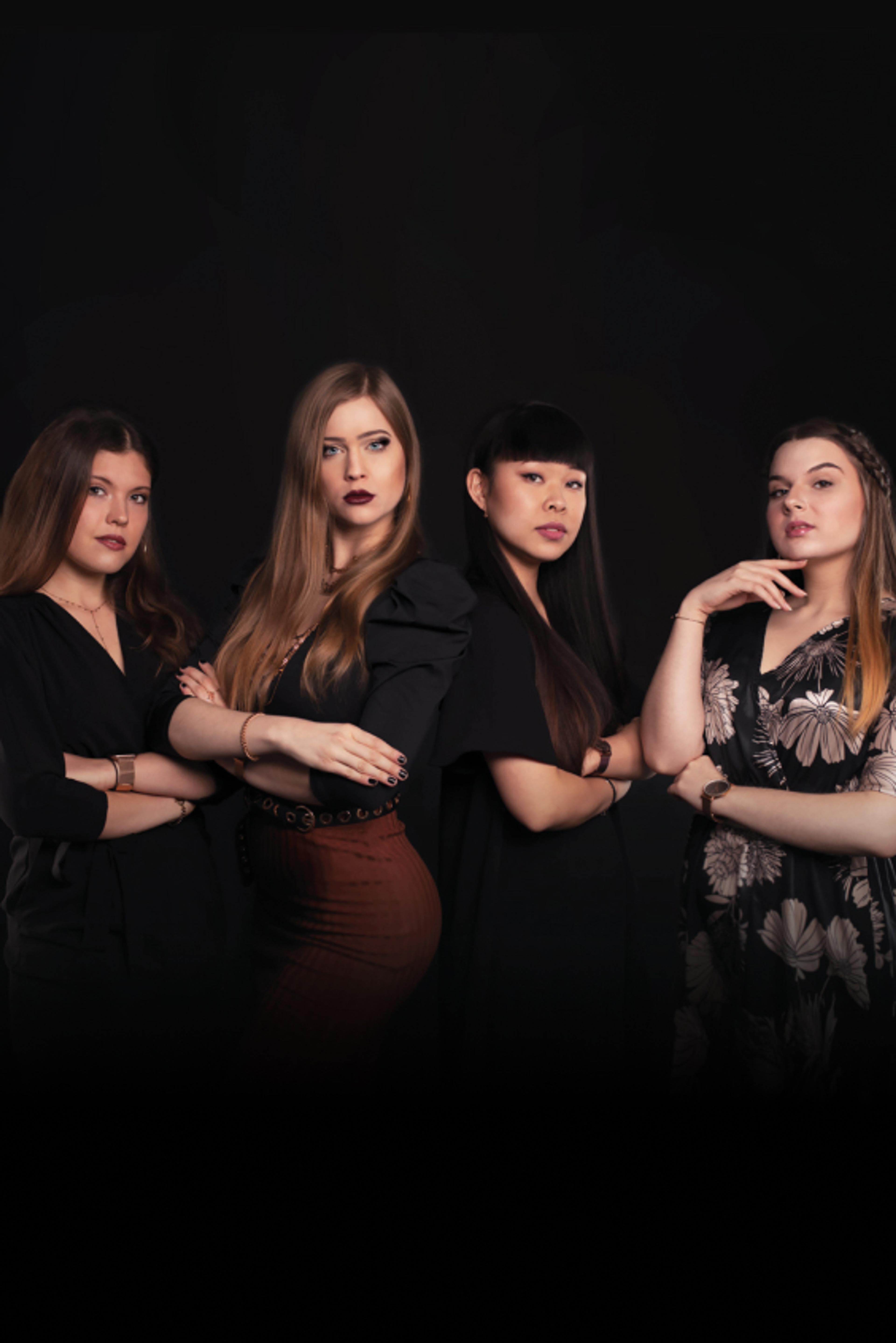 Ijob Brandstätter Team Foto von Unerwartet Design Agentur, von links nach rechts - Valerie Zengerer, Beatrice Siegl, Nan Lin, Natali Kalpakova/ Natali Misheva