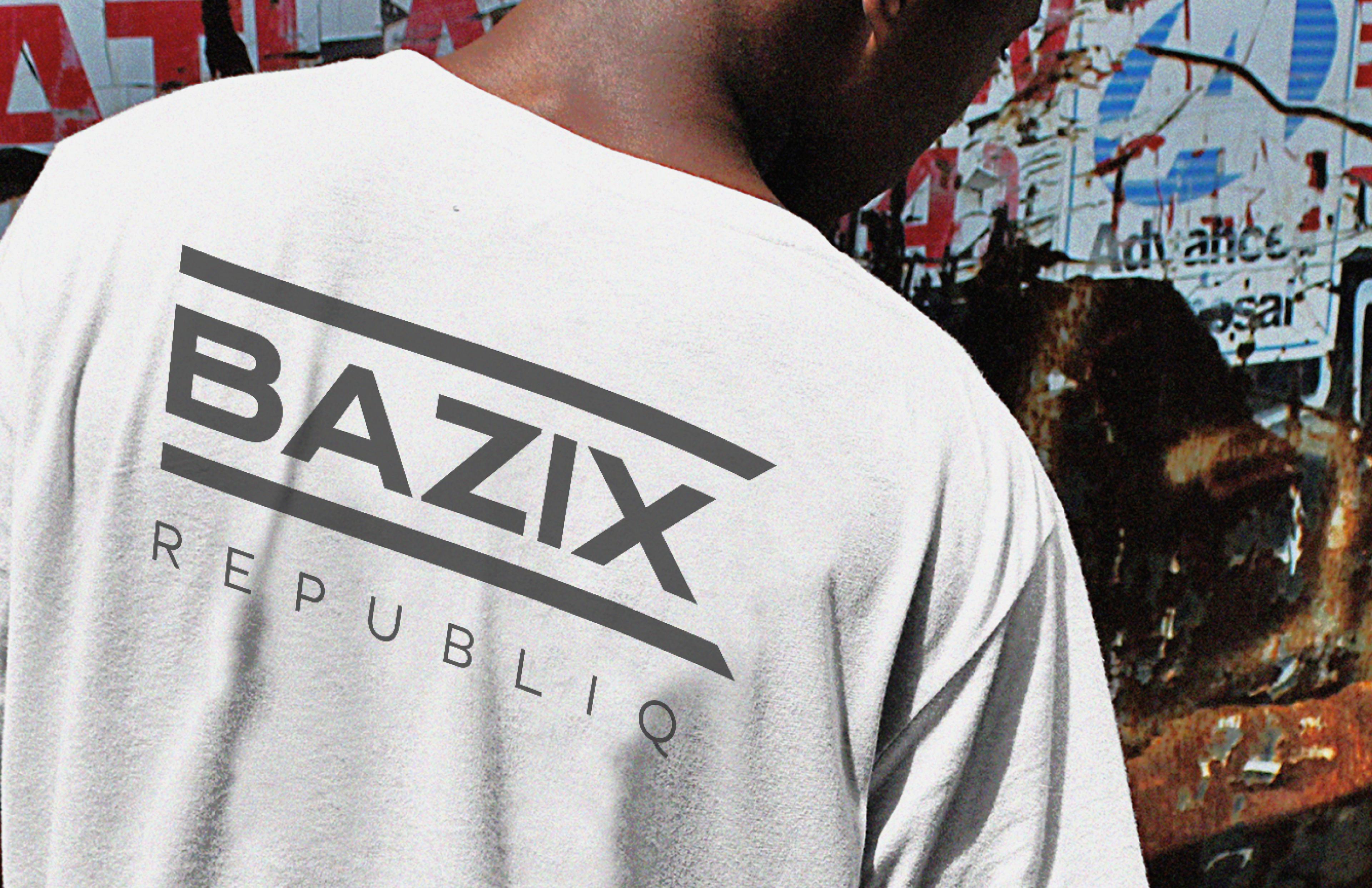 Bazix Republic Logo auf weißem T-Shirt, gestaltet von Unerwartet Design, mit modernem, minimalistischem Schriftbild für eine starke Markenpräsenz.