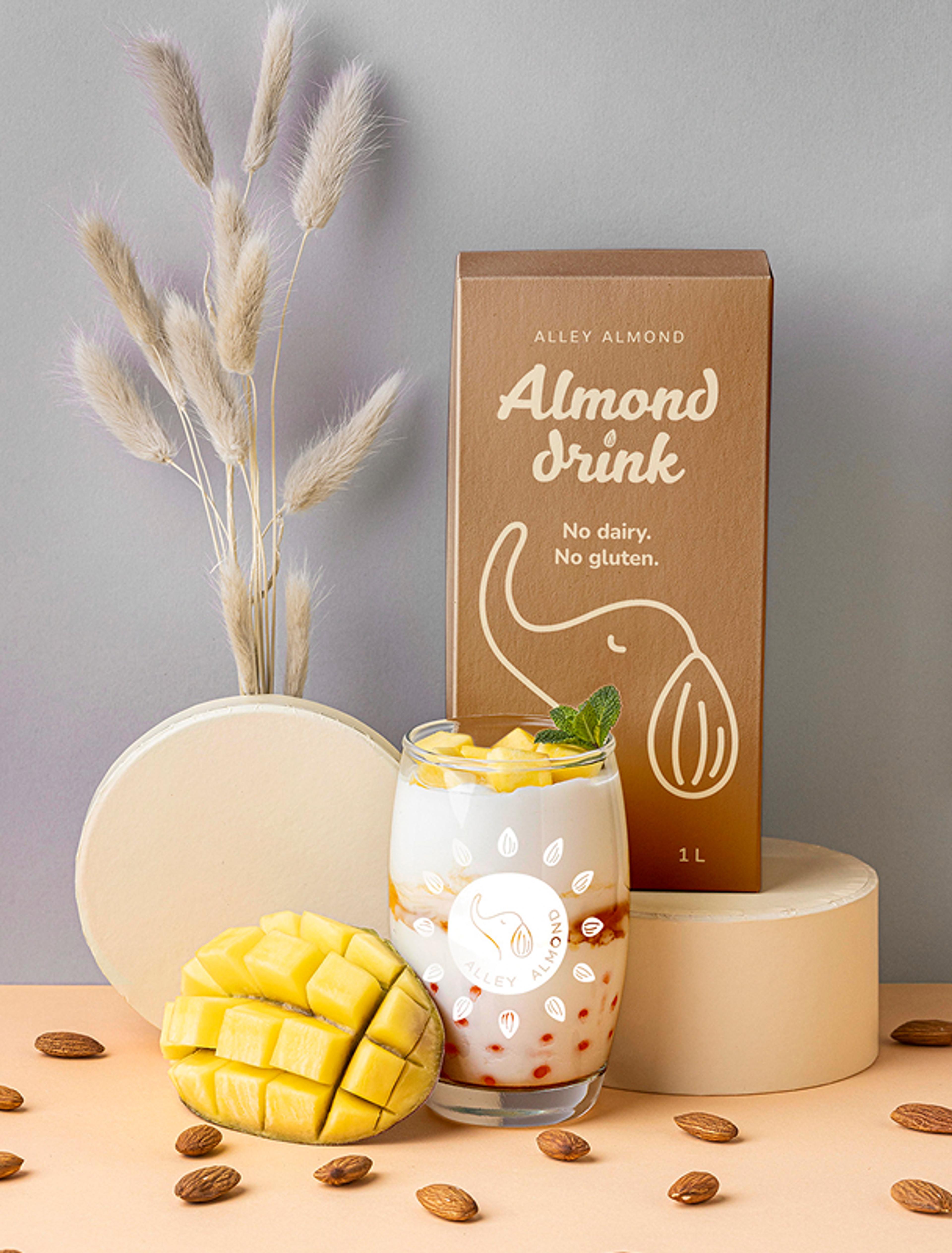 Alley Almond Mandelmich mit Mango Stücke und Boba Drink