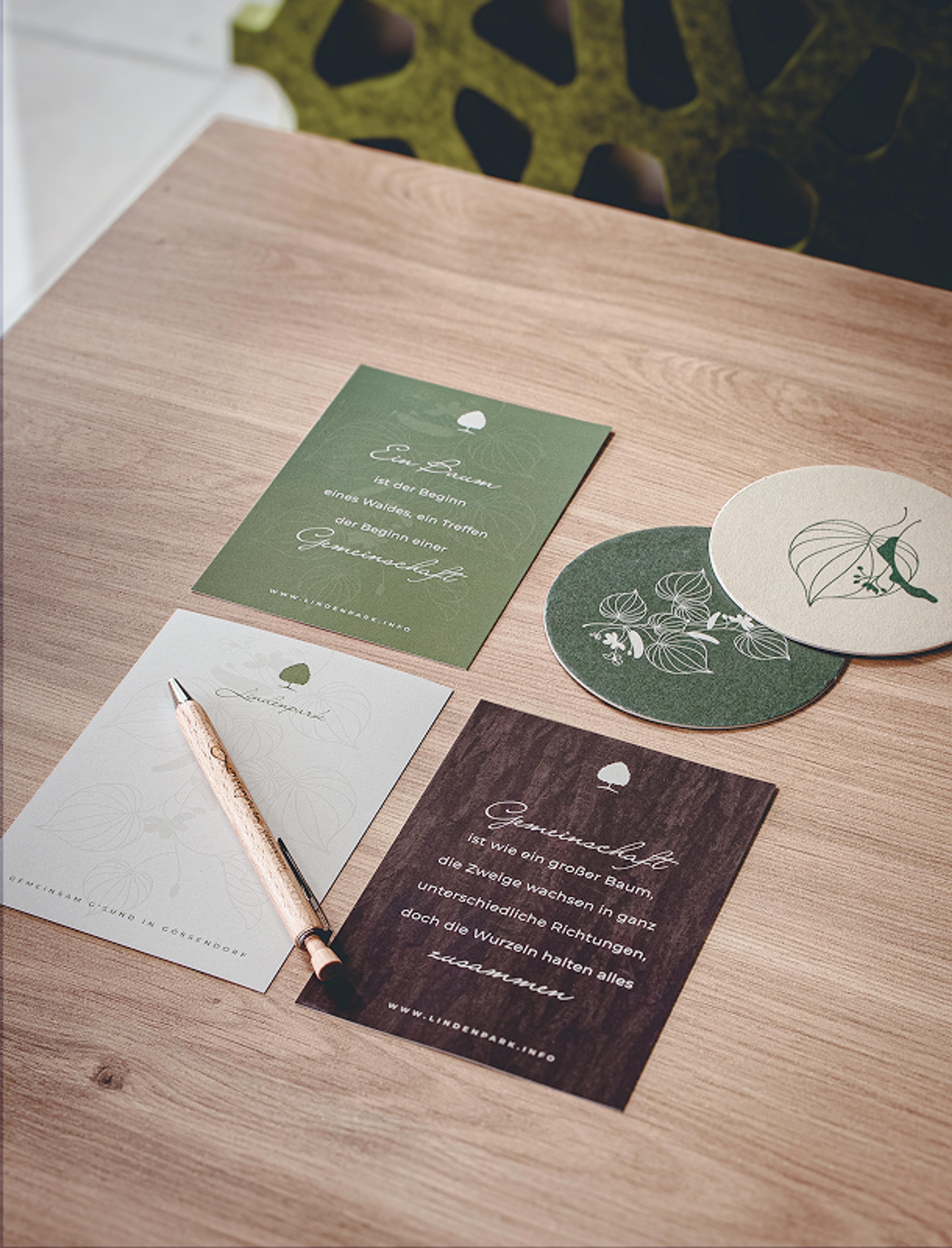 Logo & Grundkonzept BUCHER BRAND MARKETING e.U. Postkarten und Bierdeckel mit floralen Illustrationen und harmonischem Design, gestaltet für das Lindenpark Gesundheitszentrum von Unerwartet Design.