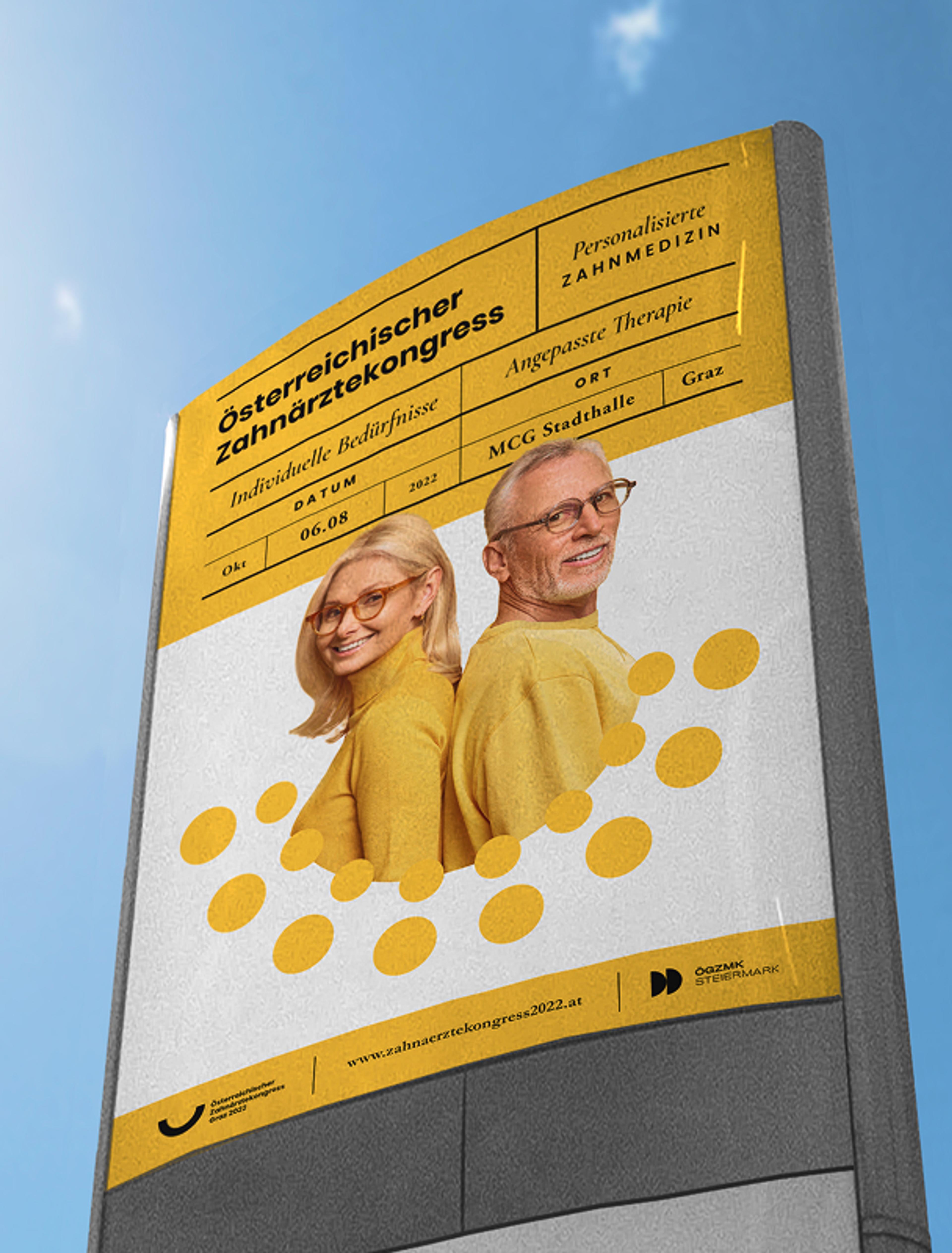 Großflächiges, gelbes Plakat für den Österreichischen Zahnärztekongress Graz 2022 an einer modernen Werbesäule, mit zwei älteren Personen in gelber Kleidung, gestaltet von Unverwartet Design.