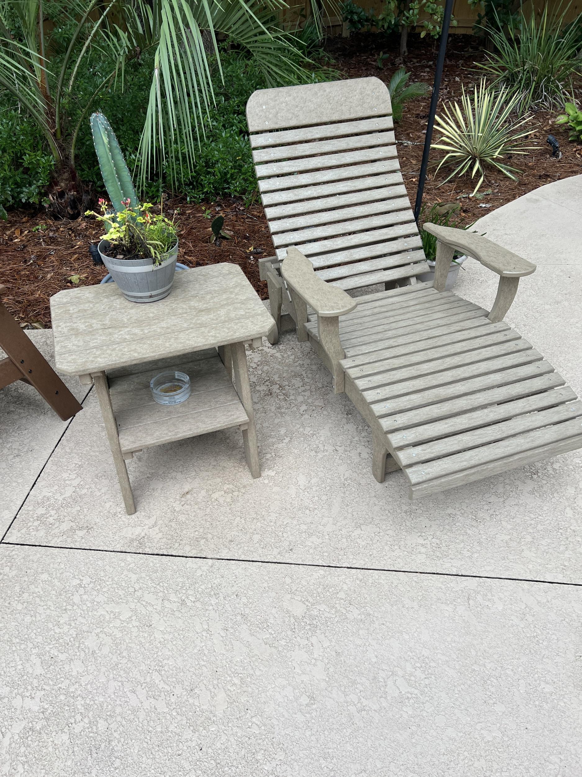 LCC-460 Signature Chaise Lounge with LCC-120 Heritage Two-Tier End Table