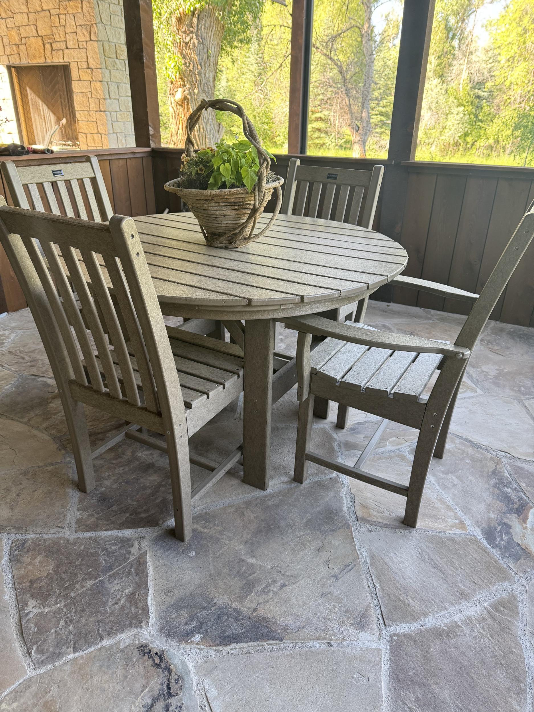 LCC-283 Round Patio Dining Set with four chairs, close angle view