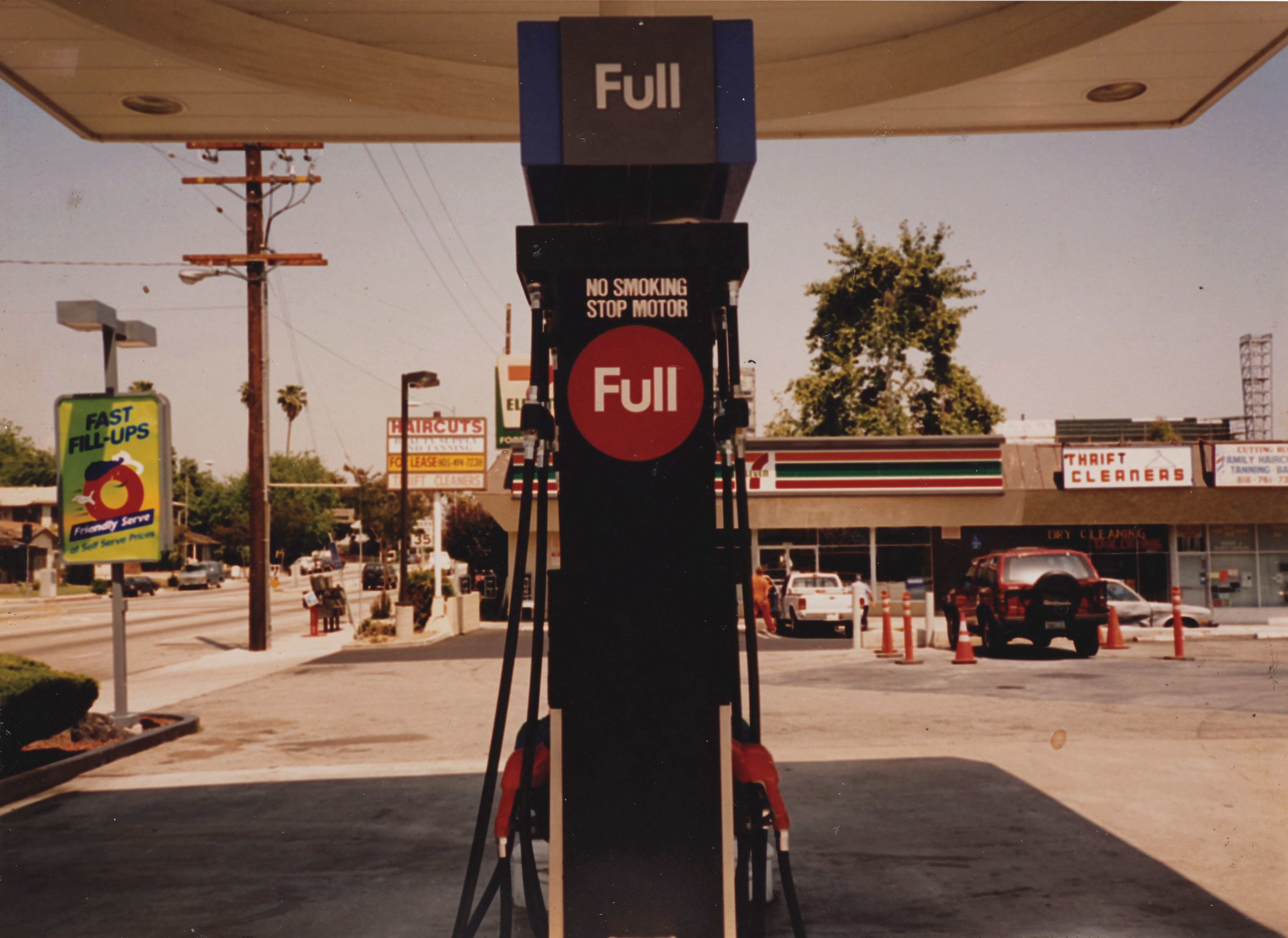 photo by peter cain of a gas station